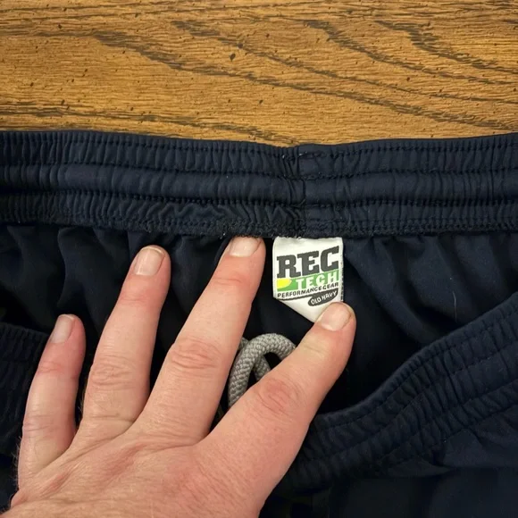 Old Navy Men's Dark Blue Athletic Shorts - Picture 4 of 4